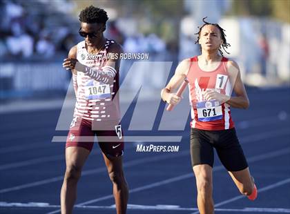 Thumbnail 3 in Bob Hayes Invitational (4x400m) photogallery.