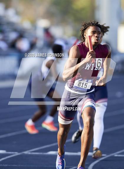 Thumbnail 3 in Bob Hayes Invitational (4x400m) photogallery.