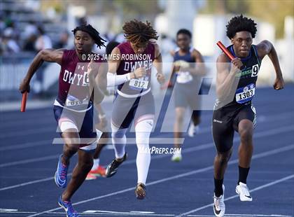 Thumbnail 2 in Bob Hayes Invitational (4x400m) photogallery.