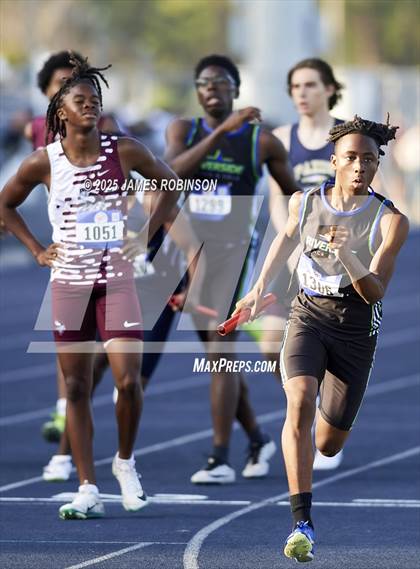 Thumbnail 2 in Bob Hayes Invitational (4x400m) photogallery.