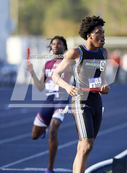 Thumbnail 2 in Bob Hayes Invitational (4x400m) photogallery.