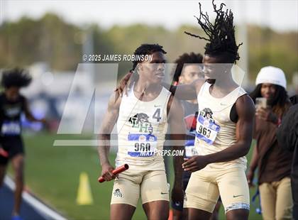 Thumbnail 3 in Bob Hayes Invitational (4x400m) photogallery.