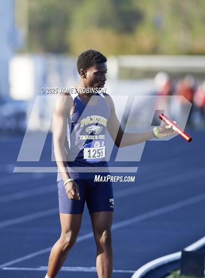 Thumbnail 3 in Bob Hayes Invitational (4x400m) photogallery.