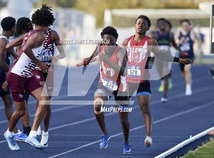 Thumbnail 2 in Bob Hayes Invitational (4x400m) photogallery.