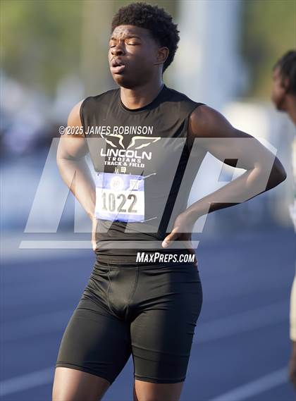 Thumbnail 2 in Bob Hayes Invitational (4x400m) photogallery.