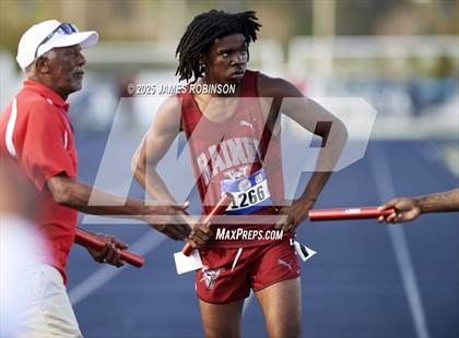 Thumbnail 1 in Bob Hayes Invitational (4x400m) photogallery.