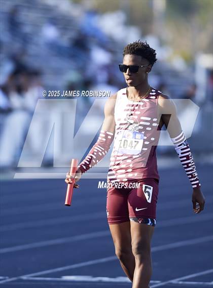 Thumbnail 2 in Bob Hayes Invitational (4x400m) photogallery.