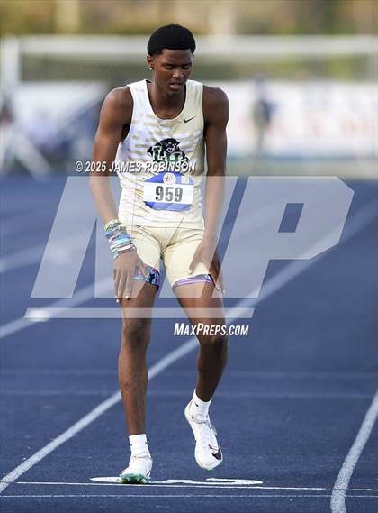 Thumbnail 3 in Bob Hayes Invitational (4x400m) photogallery.