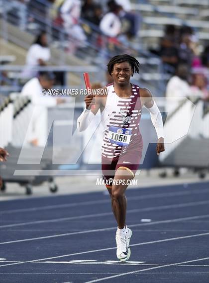 Thumbnail 2 in Bob Hayes Invitational (4x400m) photogallery.