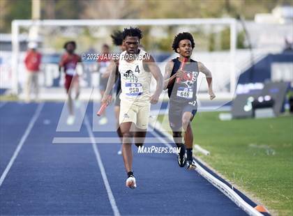Thumbnail 3 in Bob Hayes Invitational (4x400m) photogallery.