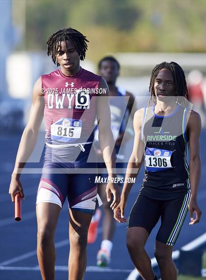 Thumbnail 2 in Bob Hayes Invitational (4x400m) photogallery.