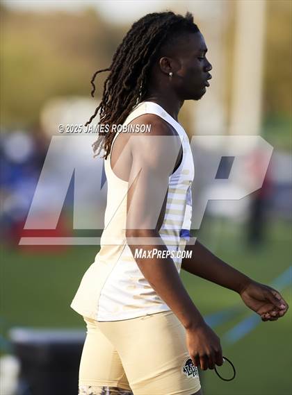 Thumbnail 3 in Bob Hayes Invitational (4x400m) photogallery.