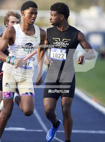 Thumbnail 2 in Bob Hayes Invitational (4x400m) photogallery.