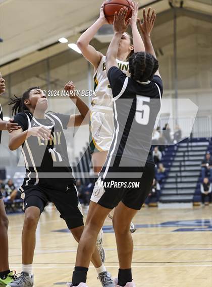 Thumbnail 2 in Rock Bridge vs Link (Sophie Cunningham Classic) photogallery.
