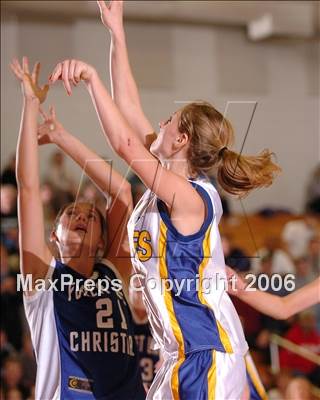 Thumbnail 3 in Forest Lake Christian vs. Sacramento Waldorf (Section Playoffs) photogallery.