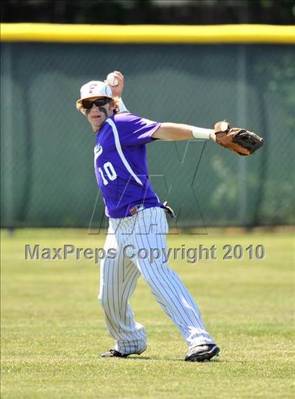Thumbnail 2 in Eustace vs Farmersville (Texas 3A Region II Playoffs) photogallery.