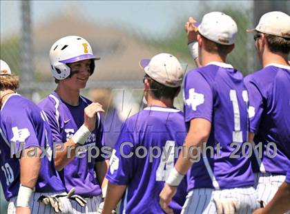 Thumbnail 1 in Eustace vs Farmersville (Texas 3A Region II Playoffs) photogallery.
