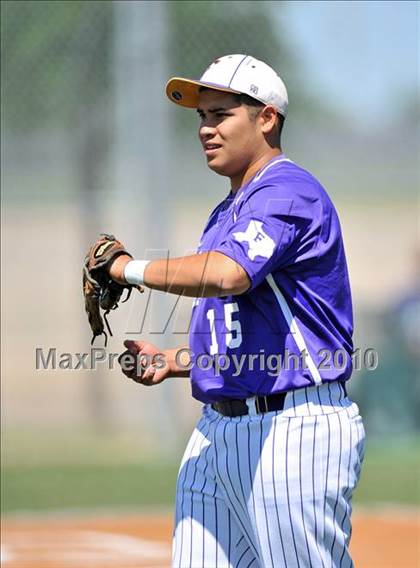 Thumbnail 1 in Eustace vs Farmersville (Texas 3A Region II Playoffs) photogallery.