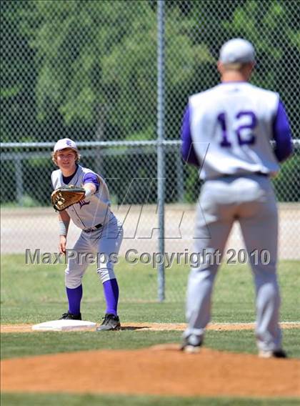 Thumbnail 2 in Eustace vs Farmersville (Texas 3A Region II Playoffs) photogallery.