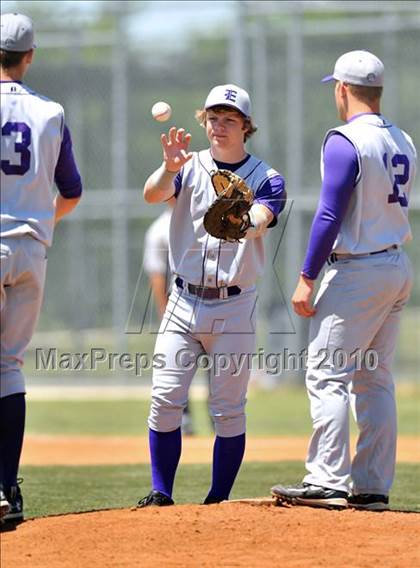 Thumbnail 3 in Eustace vs Farmersville (Texas 3A Region II Playoffs) photogallery.