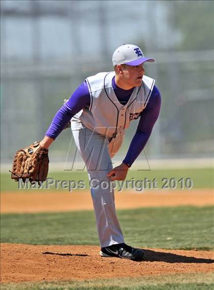 Thumbnail 2 in Eustace vs Farmersville (Texas 3A Region II Playoffs) photogallery.