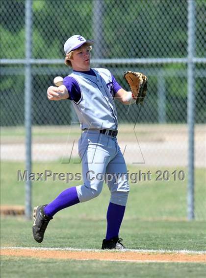 Thumbnail 1 in Eustace vs Farmersville (Texas 3A Region II Playoffs) photogallery.