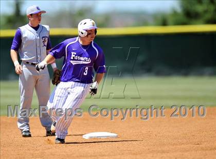 Thumbnail 1 in Eustace vs Farmersville (Texas 3A Region II Playoffs) photogallery.