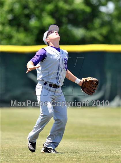 Thumbnail 1 in Eustace vs Farmersville (Texas 3A Region II Playoffs) photogallery.