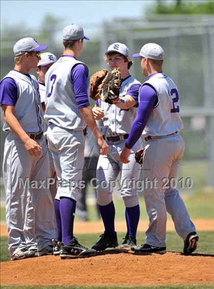 Thumbnail 3 in Eustace vs Farmersville (Texas 3A Region II Playoffs) photogallery.