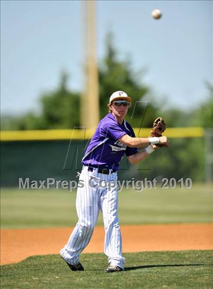 Thumbnail 2 in Eustace vs Farmersville (Texas 3A Region II Playoffs) photogallery.