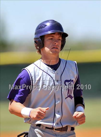 Thumbnail 1 in Eustace vs Farmersville (Texas 3A Region II Playoffs) photogallery.