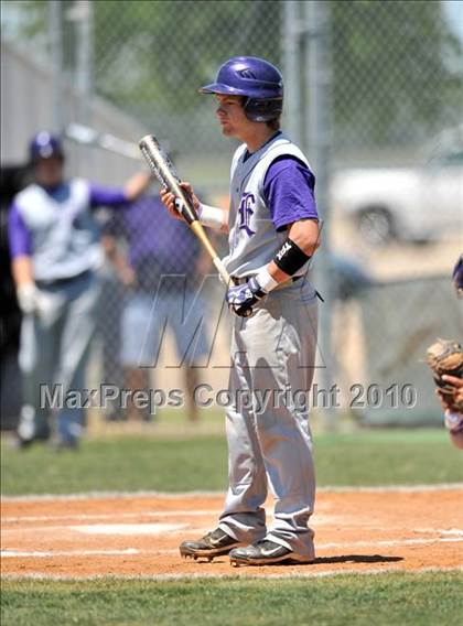 Thumbnail 2 in Eustace vs Farmersville (Texas 3A Region II Playoffs) photogallery.