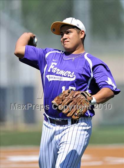 Thumbnail 2 in Eustace vs Farmersville (Texas 3A Region II Playoffs) photogallery.