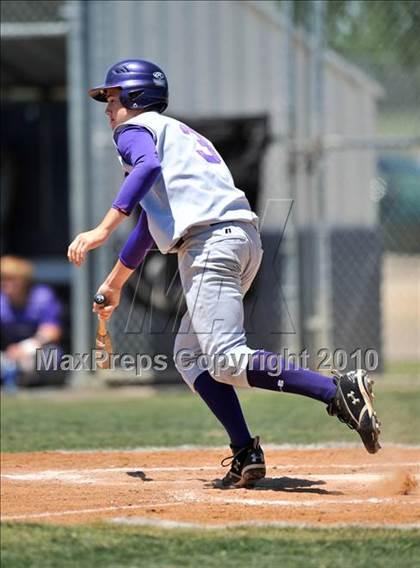 Thumbnail 2 in Eustace vs Farmersville (Texas 3A Region II Playoffs) photogallery.