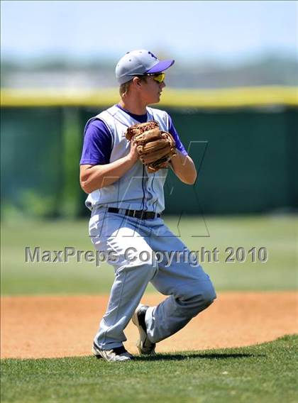 Thumbnail 3 in Eustace vs Farmersville (Texas 3A Region II Playoffs) photogallery.