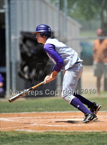 Thumbnail 1 in Eustace vs Farmersville (Texas 3A Region II Playoffs) photogallery.