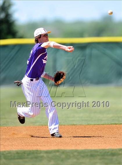 Thumbnail 3 in Eustace vs Farmersville (Texas 3A Region II Playoffs) photogallery.