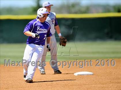 Thumbnail 2 in Eustace vs Farmersville (Texas 3A Region II Playoffs) photogallery.