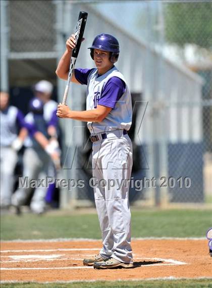 Thumbnail 2 in Eustace vs Farmersville (Texas 3A Region II Playoffs) photogallery.