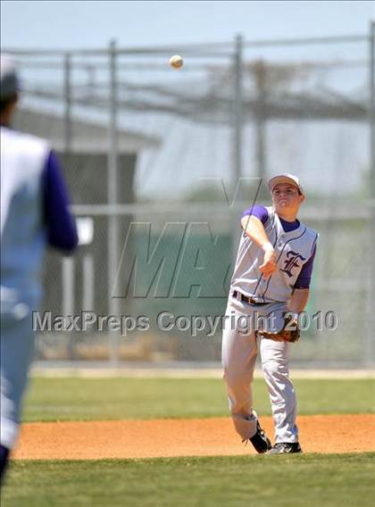 Thumbnail 1 in Eustace vs Farmersville (Texas 3A Region II Playoffs) photogallery.