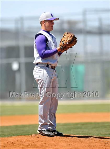 Thumbnail 3 in Eustace vs Farmersville (Texas 3A Region II Playoffs) photogallery.