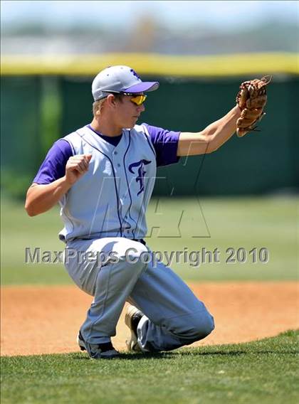 Thumbnail 2 in Eustace vs Farmersville (Texas 3A Region II Playoffs) photogallery.