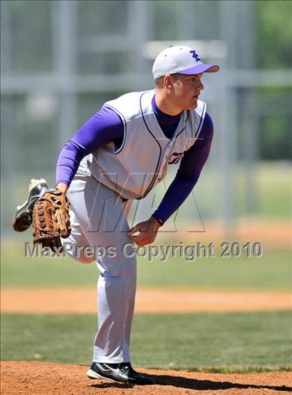 Thumbnail 1 in Eustace vs Farmersville (Texas 3A Region II Playoffs) photogallery.
