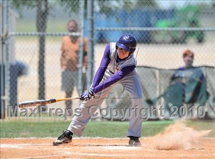 Thumbnail 2 in Eustace vs Farmersville (Texas 3A Region II Playoffs) photogallery.