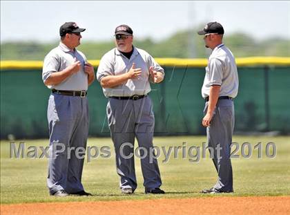 Thumbnail 2 in Eustace vs Farmersville (Texas 3A Region II Playoffs) photogallery.