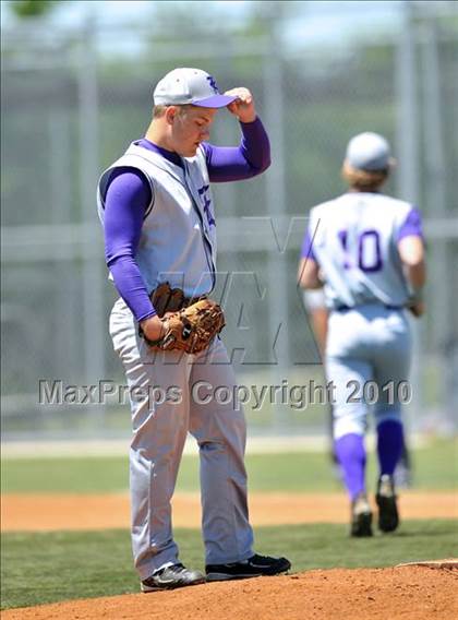 Thumbnail 1 in Eustace vs Farmersville (Texas 3A Region II Playoffs) photogallery.