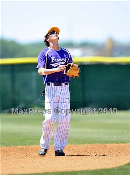 Thumbnail 2 in Eustace vs Farmersville (Texas 3A Region II Playoffs) photogallery.
