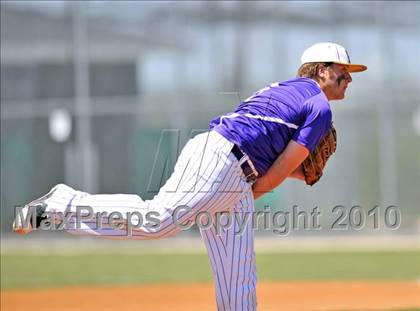 Thumbnail 1 in Eustace vs Farmersville (Texas 3A Region II Playoffs) photogallery.