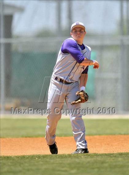 Thumbnail 2 in Eustace vs Farmersville (Texas 3A Region II Playoffs) photogallery.