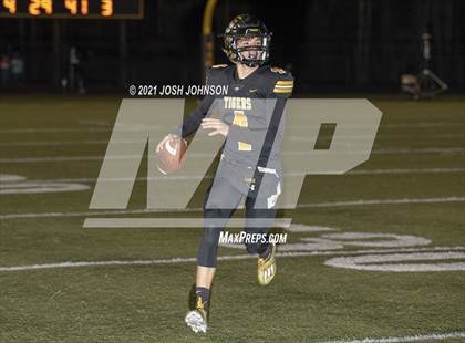 Thumbnail 2 in Ellsworth @ Northwestern (WIAA D4 Level 3 Playoff) photogallery.
